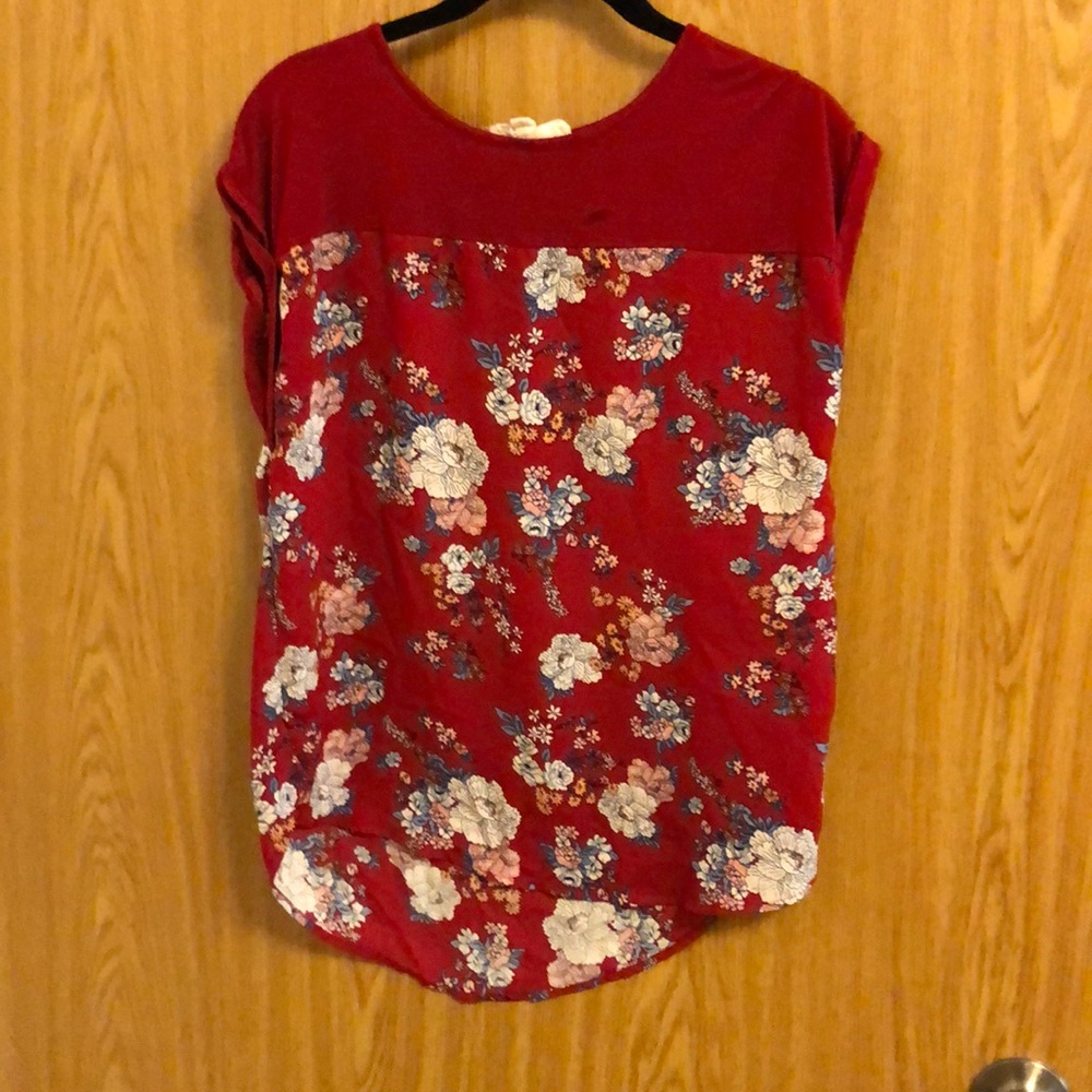 Short sleeve flowy shirt